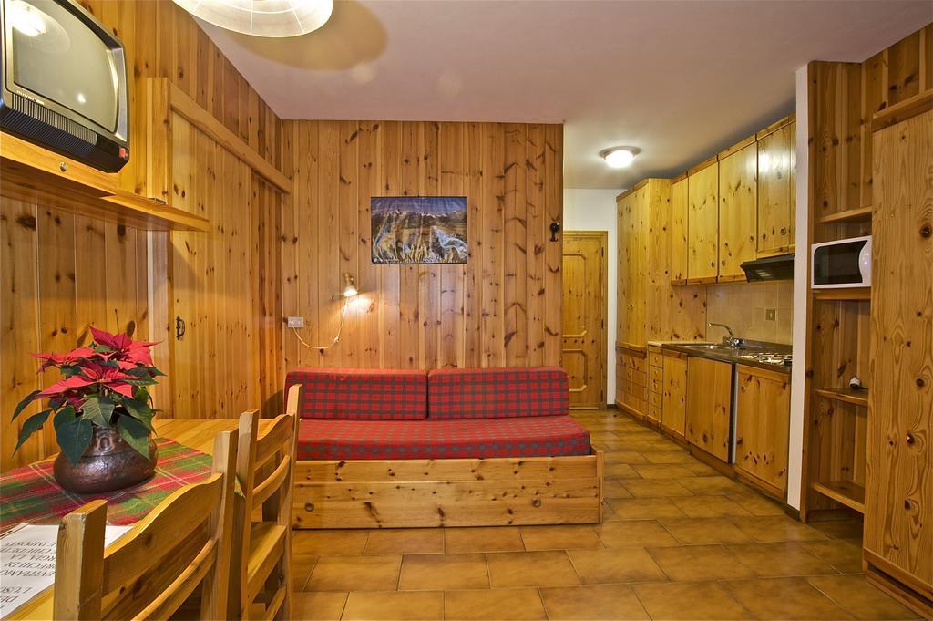 Residence Raffaella Santa Caterina Valfurva Habitación foto